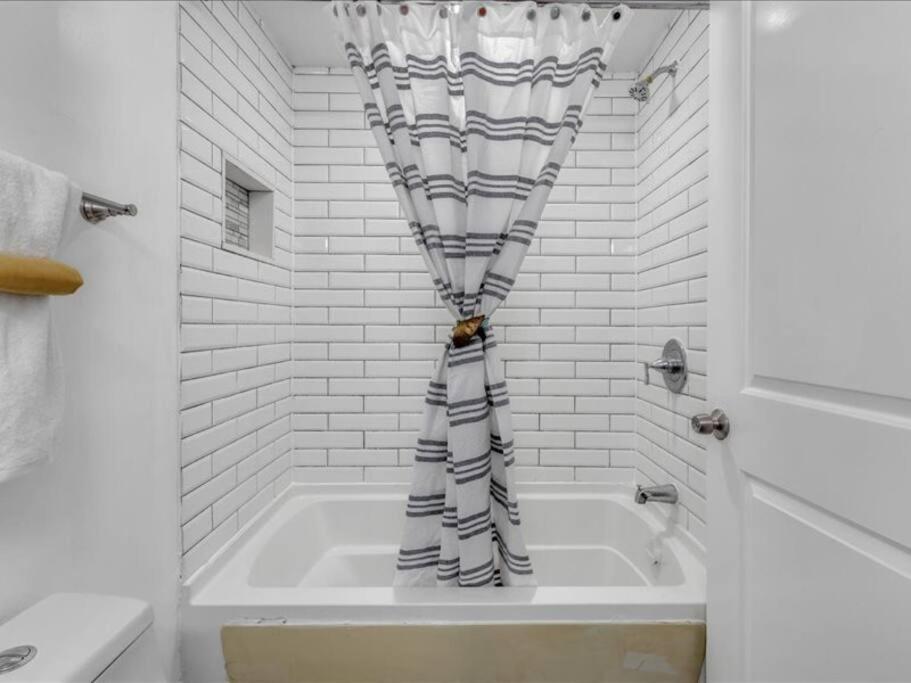 Quaint 3/2.5 Home In Fort Dupont Вашингтон Экстерьер фото
